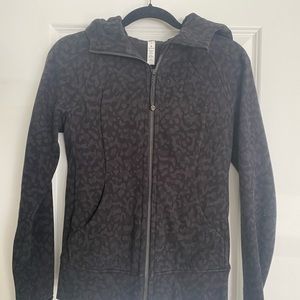 Lululemon full zip scuba in black leopard print
